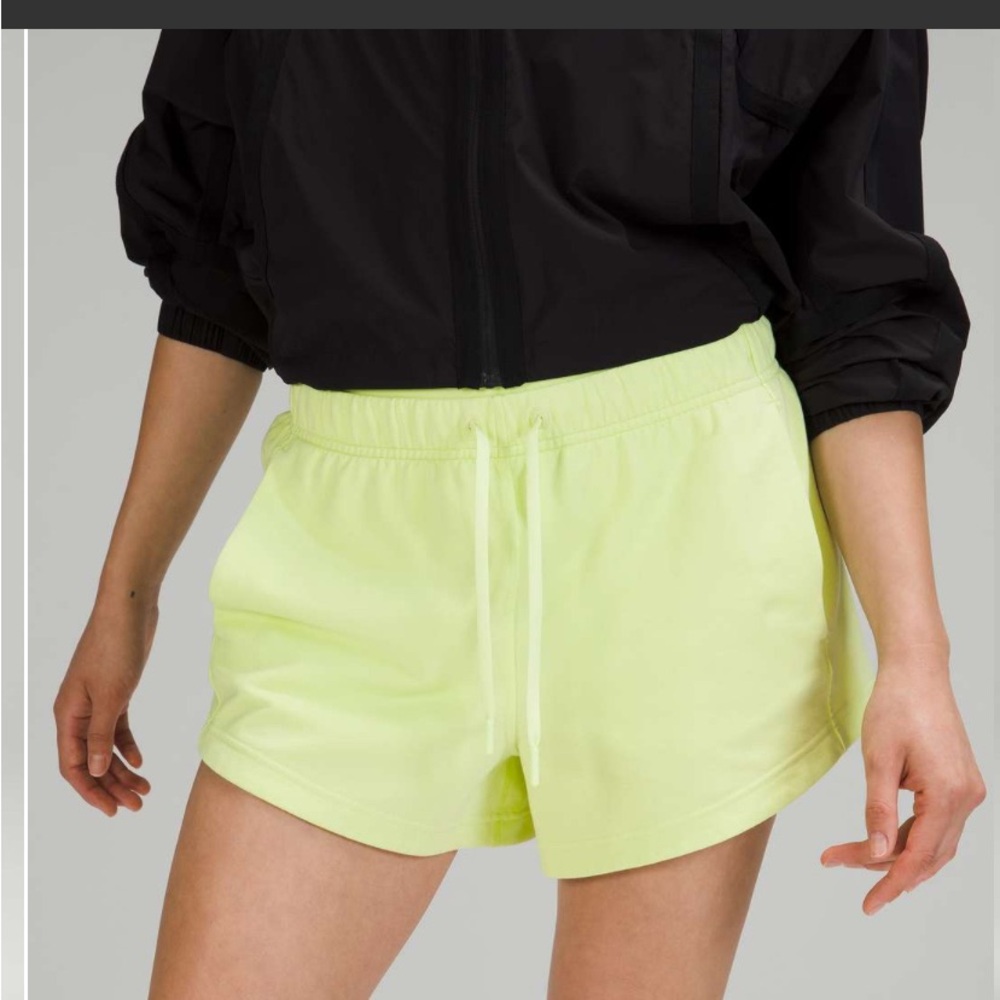 Lululemon inner glow 3in shorts